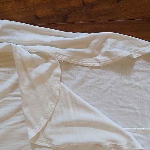 🎀2/ $15 Joe Fresh basic pocket tee - Picture 4 of 5